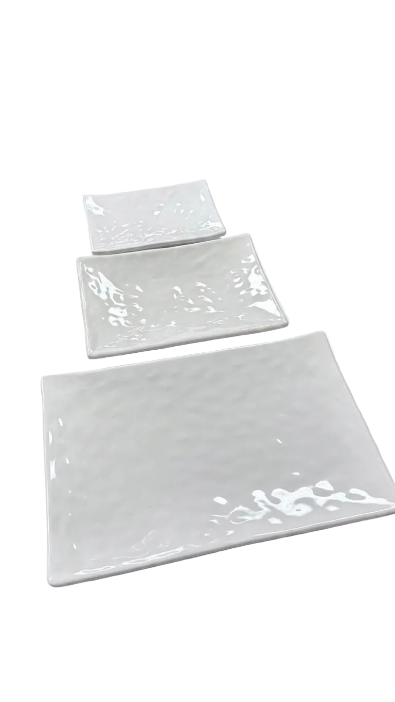Assiette rectangulaire martelée en mélamine blanche (20 cm / 25 cm / 35 cm)